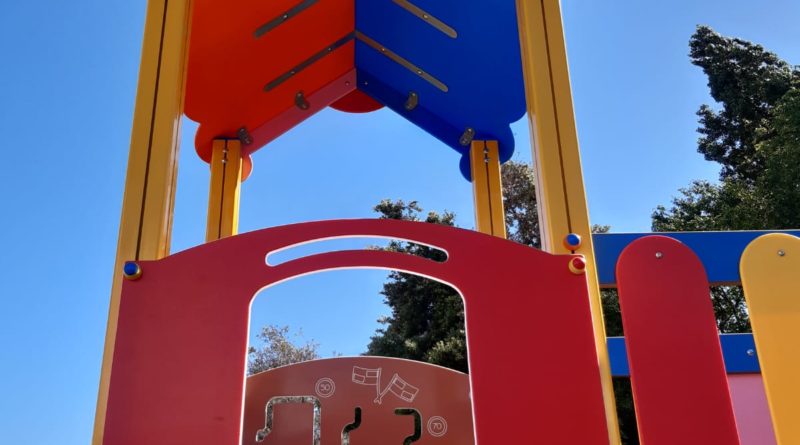 Nuovo parco giochi a Dragoncello: il quartiere riparte investendo sul futuro dei bambini